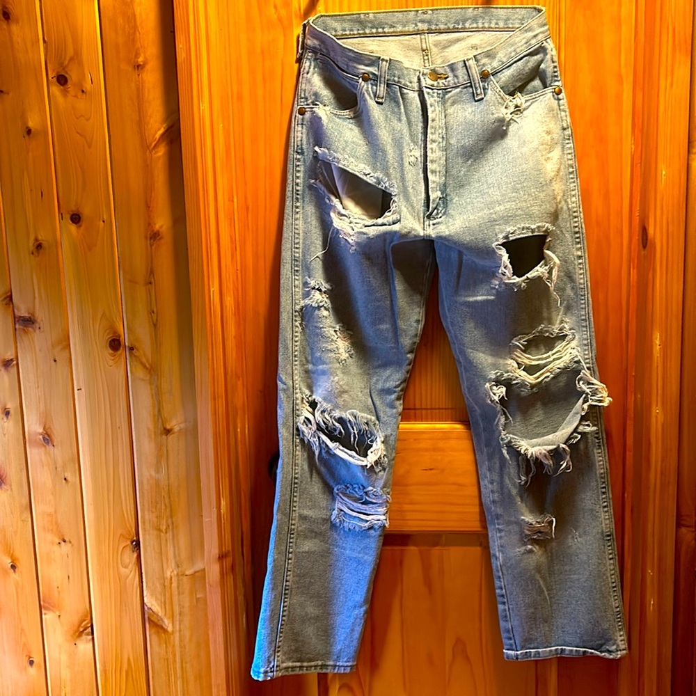 WRANGLER - High Rise - Vintage Jeans - Weathered Tears’ - Size: W30”/L30”